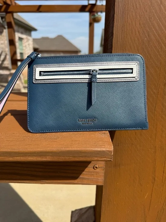 NWOT Kate Spade navy blue leather wristlet with cream trim Colorblock - Picture 1 of 10